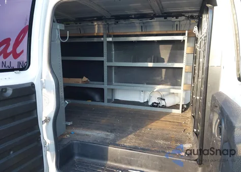 2018 Chevrolet Express 2500 Work Van z USA, uszkodzony, nr VIN 1GCWGAFG7J1910403